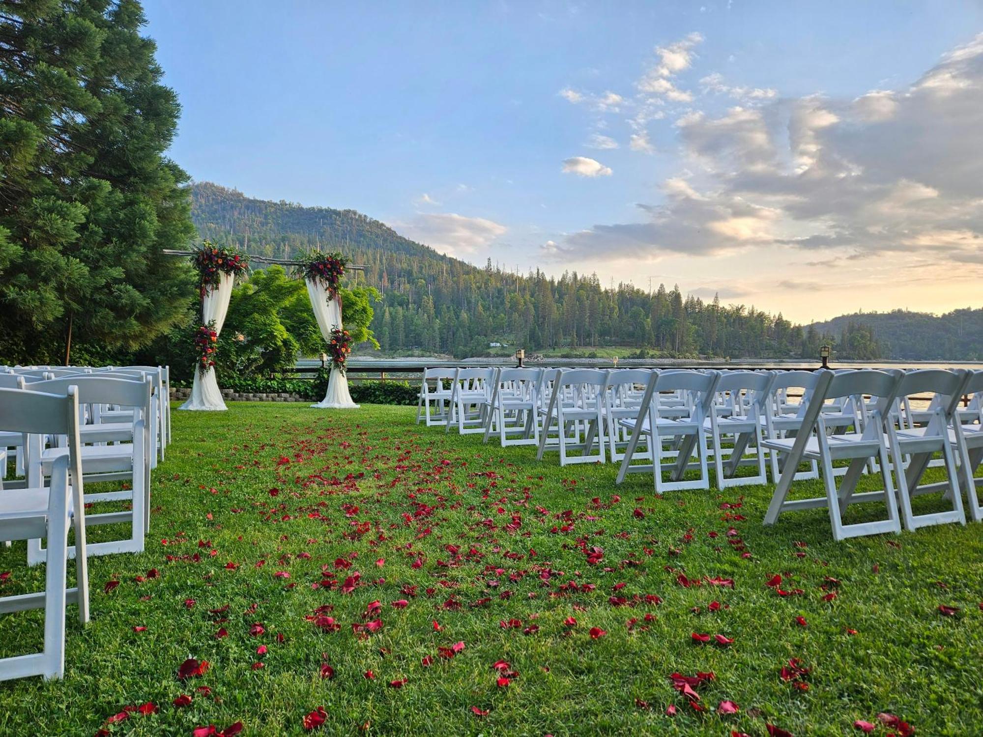 The Pines Resort & Conference Center Bass Lake Exteriér fotografie
