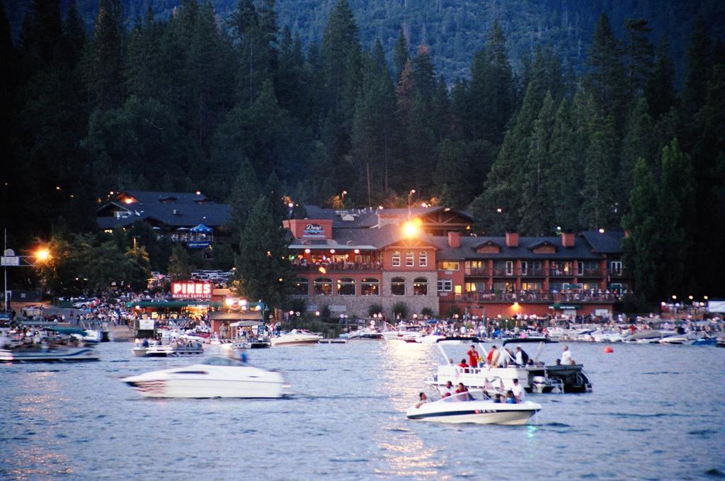 The Pines Resort & Conference Center Bass Lake Exteriér fotografie